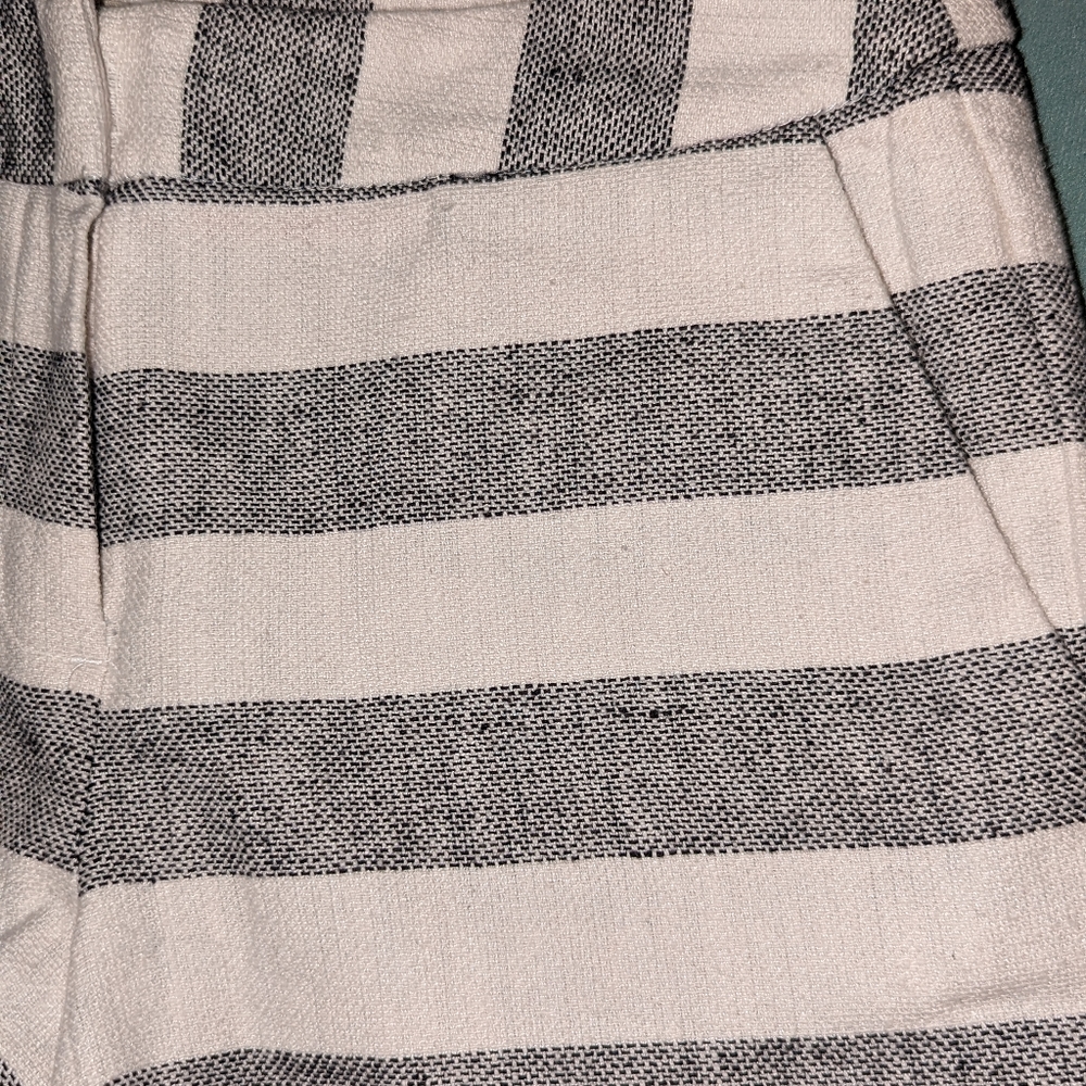 British Khaki shorts, size 4 - Picture 5 of 7